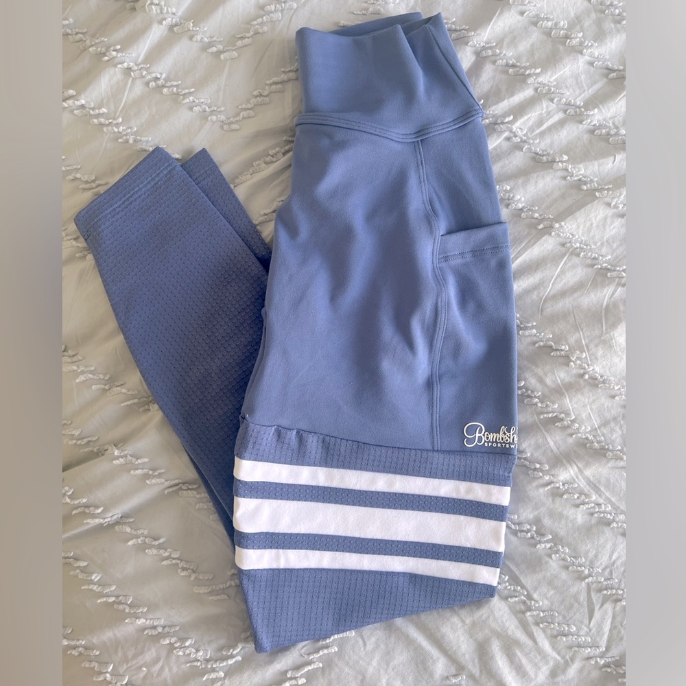 Bombshell sportswear leggings.